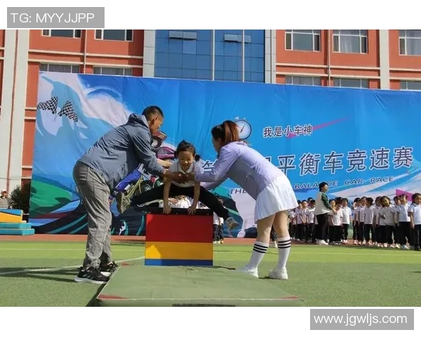 足球平衡车带你体验全新运动方式享受快乐与健康的完美结合