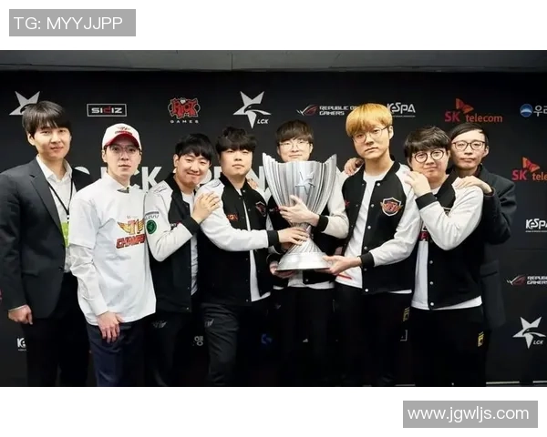 高校联赛分析：FPX在比赛中展现出的丰富经验与战术执行力